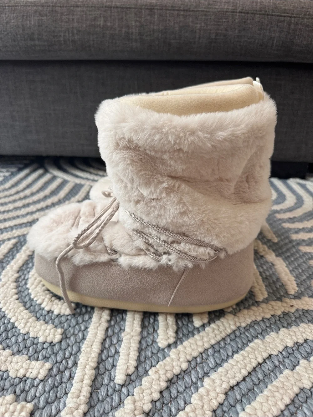 Steve Madden Faux Fur Moon Boots Cream Lace Up Women’s 9/10